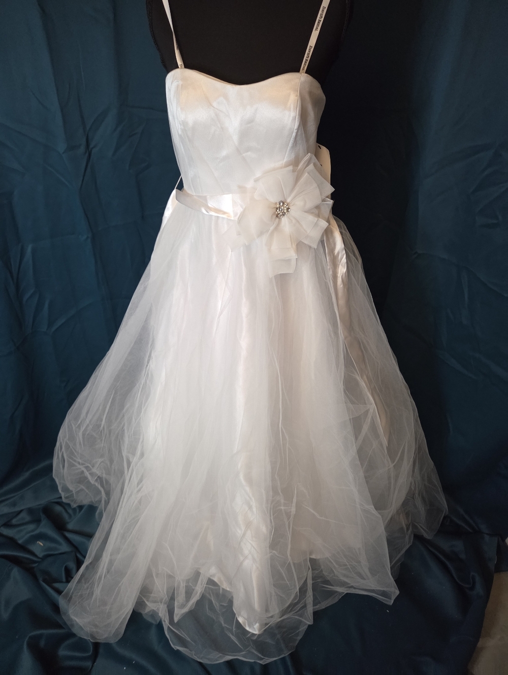 David's Bridal White Wedding Dress with Floral Detail size 4 NWT